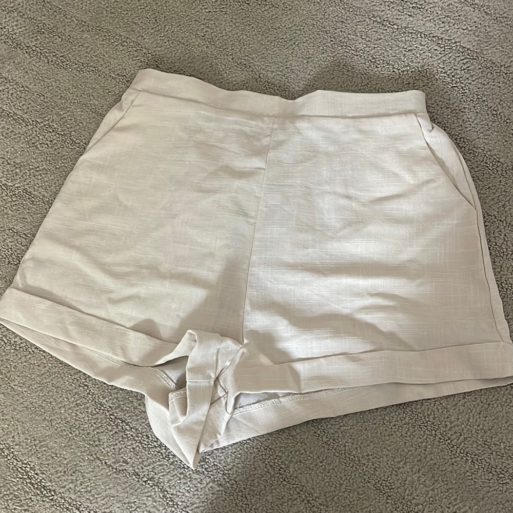 Princess Polly beige flowy shorts